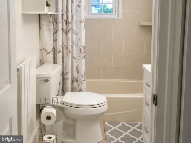 2047 WALNUT ST, Holmes, PA 19043