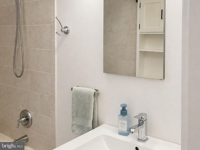 2047 WALNUT ST, Holmes, PA 19043