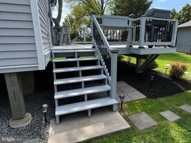 2047 WALNUT ST, Holmes, PA 19043