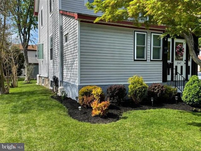 2047 WALNUT ST, Holmes, PA 19043