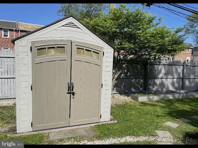 2047 WALNUT ST, Holmes, PA 19043