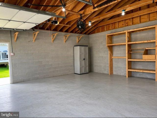 2047 WALNUT ST, Holmes, PA 19043