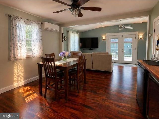 2047 WALNUT ST, Holmes, PA 19043