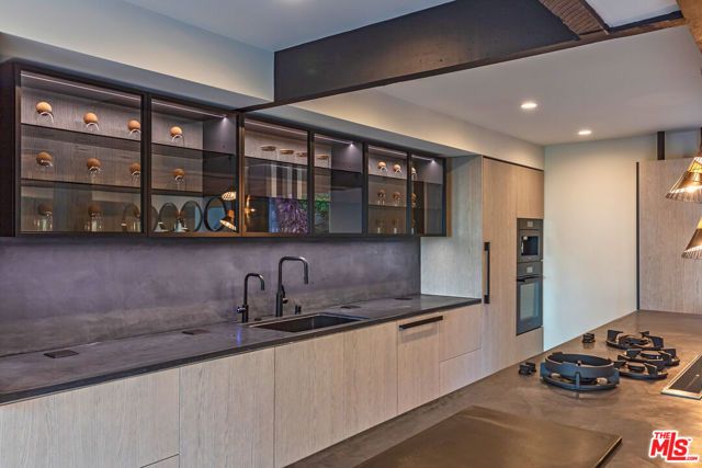 1509 Amalfi Drive, Pacific Palisades (los Angeles), CA 90272