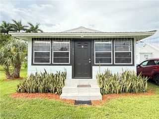 315 Avenue J SW, Moore Haven, FL 33471