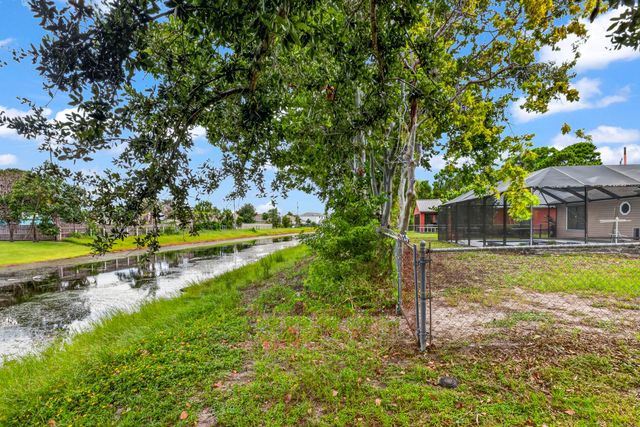 2081 SE SOUTH BUTTONWOOD Drive, Port St. Lucie, Port St Lucie, FL 34952