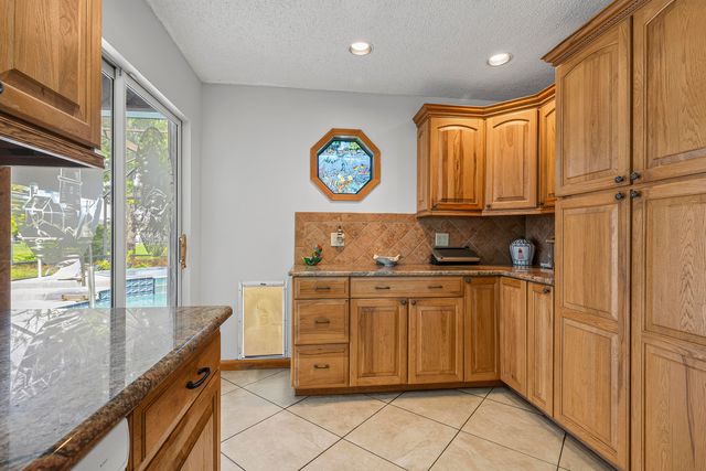 2081 SE SOUTH BUTTONWOOD Drive, Port St. Lucie, Port St Lucie, FL 34952
