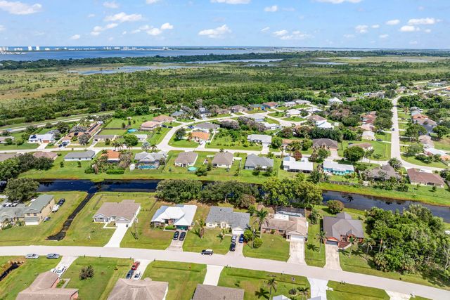 2081 SE SOUTH BUTTONWOOD Drive, Port St. Lucie, Port St Lucie, FL 34952