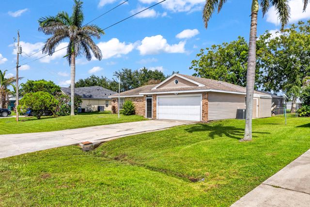 2081 SE SOUTH BUTTONWOOD Drive, Port St. Lucie, Port St Lucie, FL 34952