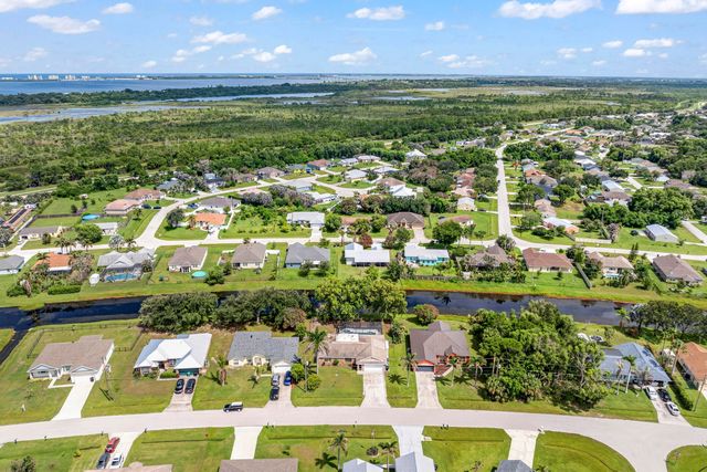 2081 SE SOUTH BUTTONWOOD Drive, Port St. Lucie, Port St Lucie, FL 34952
