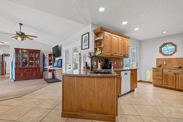 2081 SE SOUTH BUTTONWOOD Drive, Port St. Lucie, Port St Lucie, FL 34952