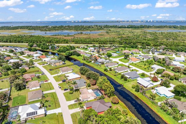 2081 SE SOUTH BUTTONWOOD Drive, Port St. Lucie, Port St Lucie, FL 34952