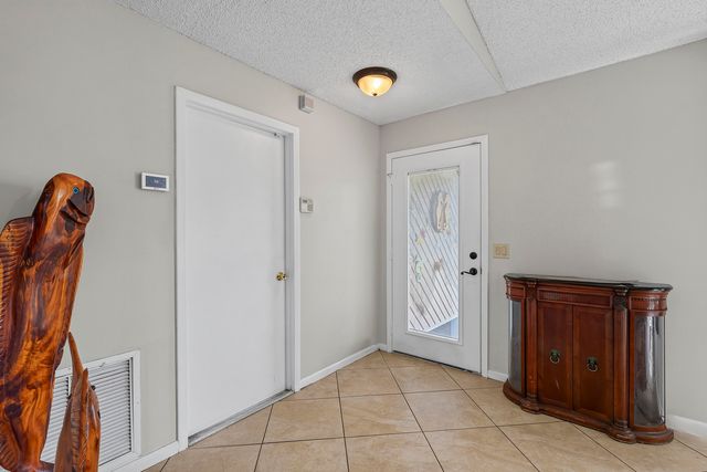 2081 SE SOUTH BUTTONWOOD Drive, Port St. Lucie, Port St Lucie, FL 34952