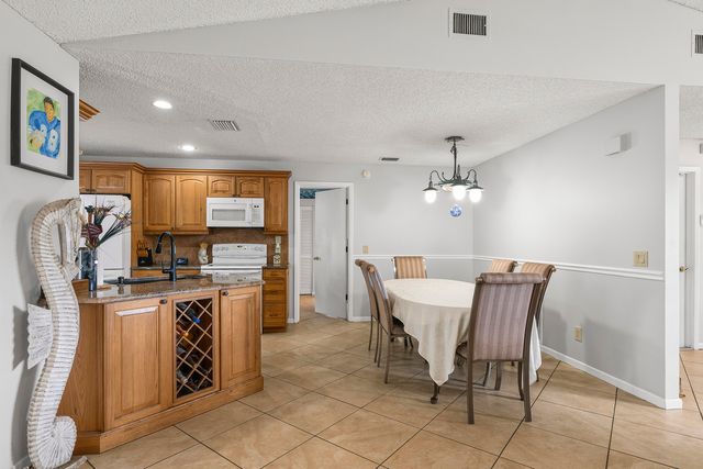 2081 SE SOUTH BUTTONWOOD Drive, Port St. Lucie, Port St Lucie, FL 34952