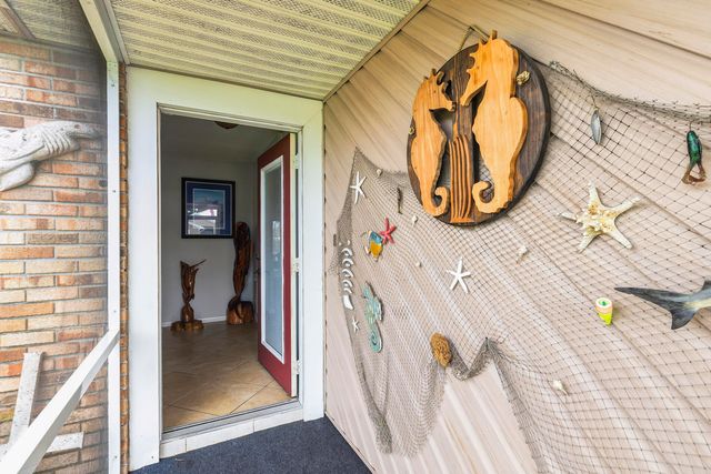 2081 SE SOUTH BUTTONWOOD Drive, Port St. Lucie, Port St Lucie, FL 34952