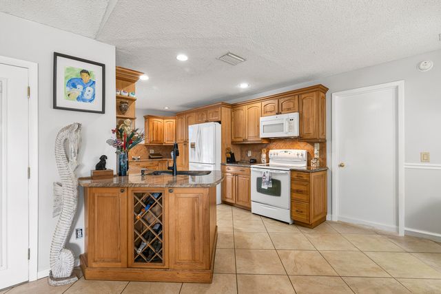 2081 SE SOUTH BUTTONWOOD Drive, Port St. Lucie, Port St Lucie, FL 34952