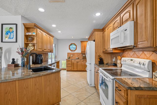 2081 SE SOUTH BUTTONWOOD Drive, Port St. Lucie, Port St Lucie, FL 34952