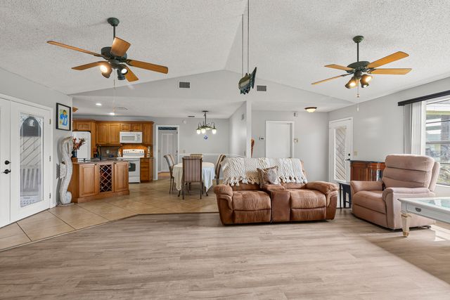 2081 SE SOUTH BUTTONWOOD Drive, Port St. Lucie, Port St Lucie, FL 34952