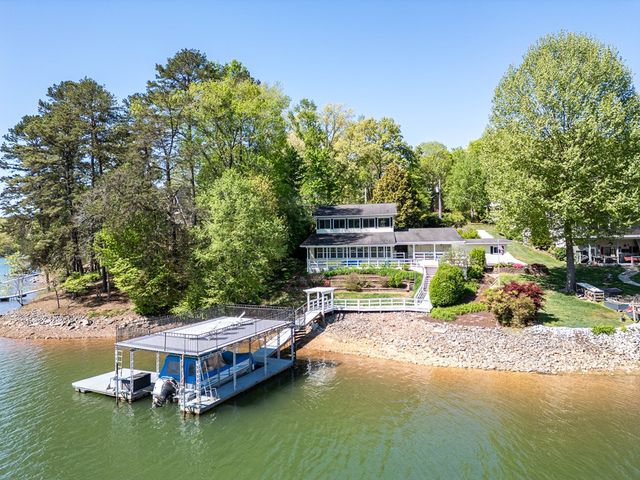 327 Chatuge Village Circle, Hayesville, NC 28904