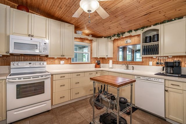 327 Chatuge Village Circle, Hayesville, NC 28904