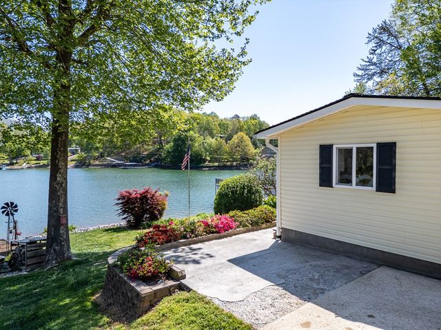327 Chatuge Village Circle, Hayesville, NC 28904
