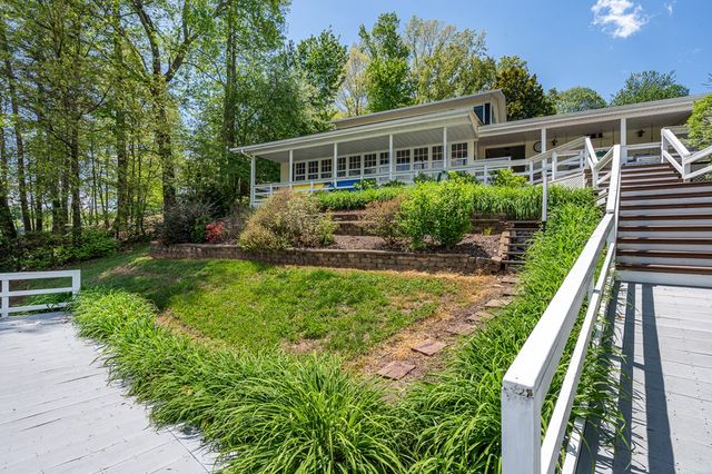 327 Chatuge Village Circle, Hayesville, NC 28904