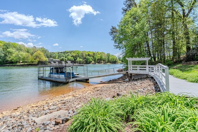327 Chatuge Village Circle, Hayesville, NC 28904