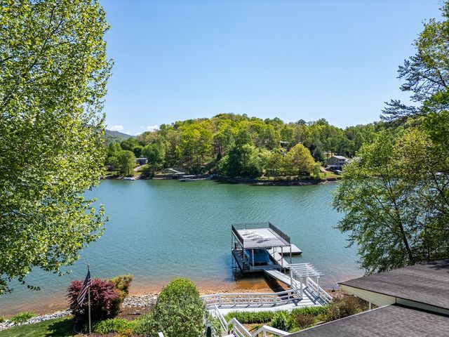 327 Chatuge Village Circle, Hayesville, NC 28904