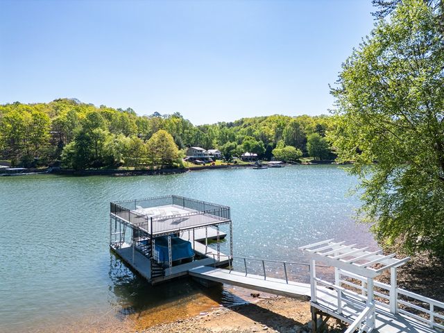 327 Chatuge Village Circle, Hayesville, NC 28904
