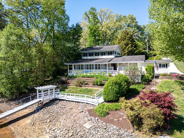 327 Chatuge Village Circle, Hayesville, NC 28904