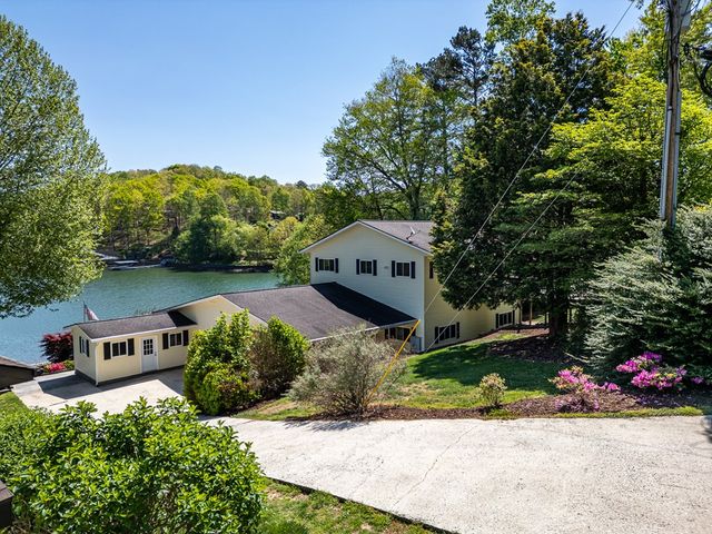 327 Chatuge Village Circle, Hayesville, NC 28904