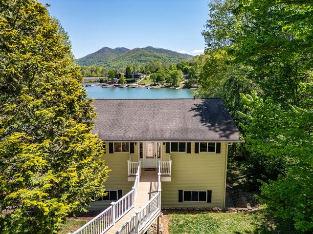 327 Chatuge Village Circle, Hayesville, NC 28904