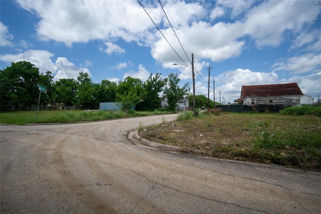 1703 Jensen Drive, Houston, TX 77026