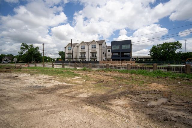 1703 Jensen Drive, Houston, TX 77026