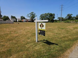 7041 Orchard Avenue, Dearborn, MI 48126