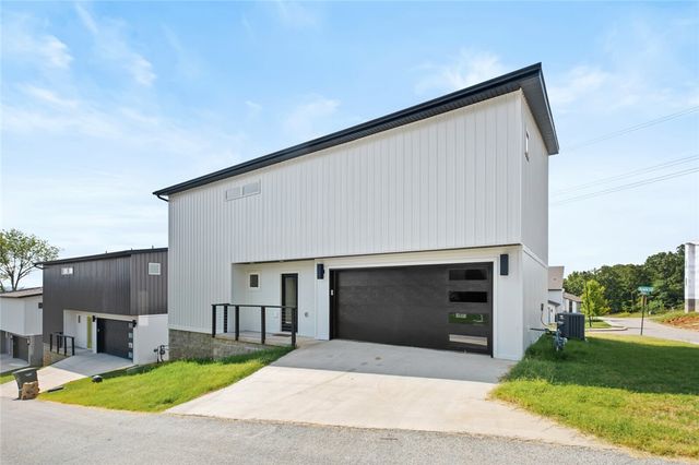 1694 Acacia, Fayetteville, AR 72701