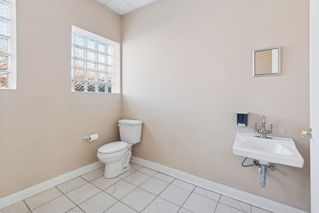 6514 W Higgins Avenue, Chicago, IL 60656