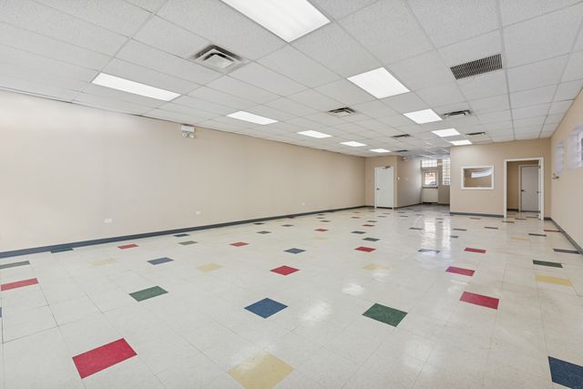 6514 W Higgins Avenue, Chicago, IL 60656