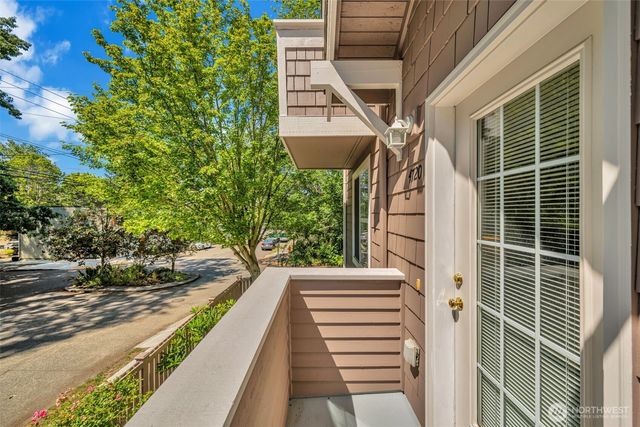4720 Interlake Avenue N, Seattle, WA 98103