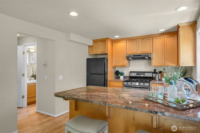 4720 Interlake Avenue N, Seattle, WA 98103