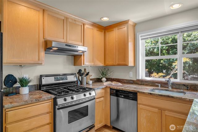 4720 Interlake Avenue N, Seattle, WA 98103