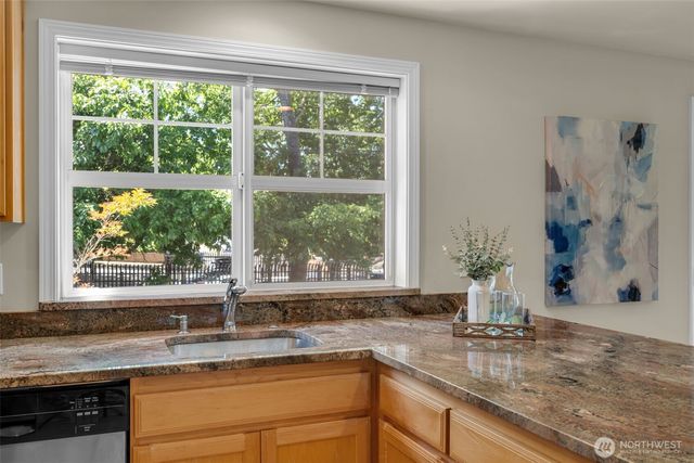 4720 Interlake Avenue N, Seattle, WA 98103