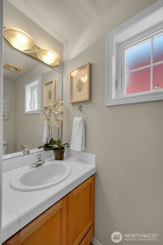 4720 Interlake Avenue N, Seattle, WA 98103