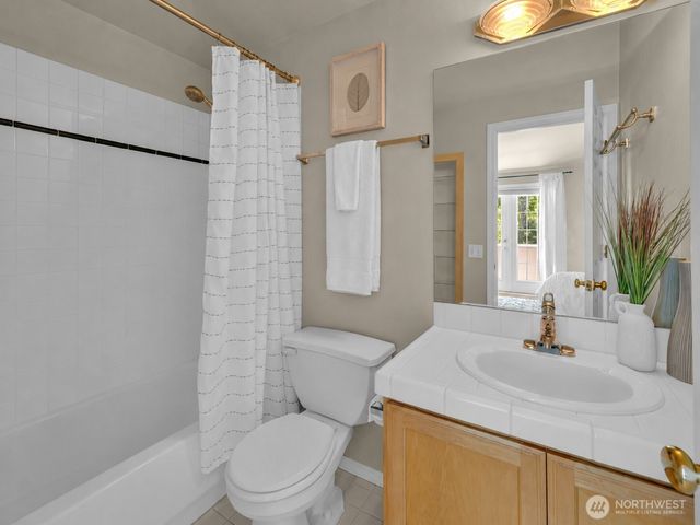 4720 Interlake Avenue N, Seattle, WA 98103