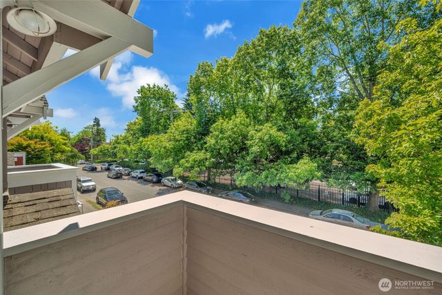 4720 Interlake Avenue N, Seattle, WA 98103