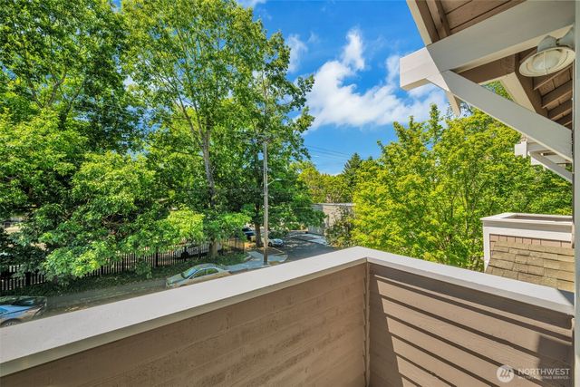 4720 Interlake Avenue N, Seattle, WA 98103