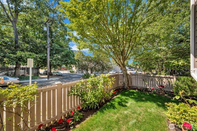 4720 Interlake Avenue N, Seattle, WA 98103