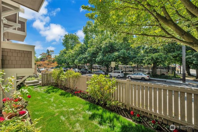 4720 Interlake Avenue N, Seattle, WA 98103