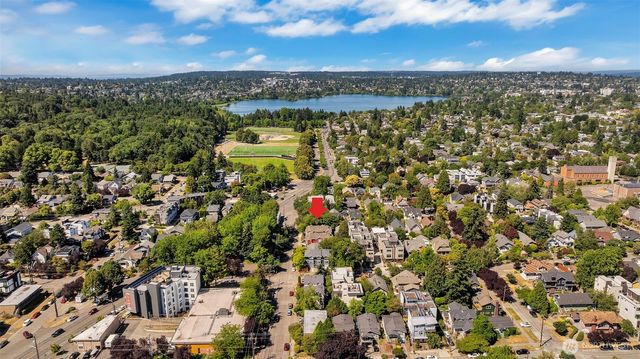 4720 Interlake Avenue N, Seattle, WA 98103