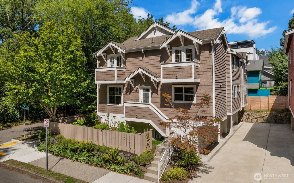 4720 Interlake Avenue N, Seattle, WA 98103